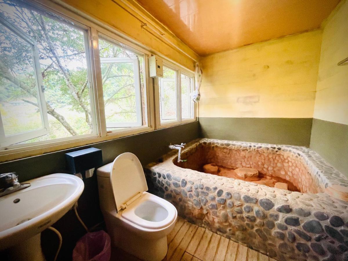 森之秘湯 Mhuwe Hotspring Lägenhet Renai Rum bild